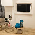 Ug Neubau City Wohnung - Pool, Gym, Sauna, Zweites Bad Extra Buchbar