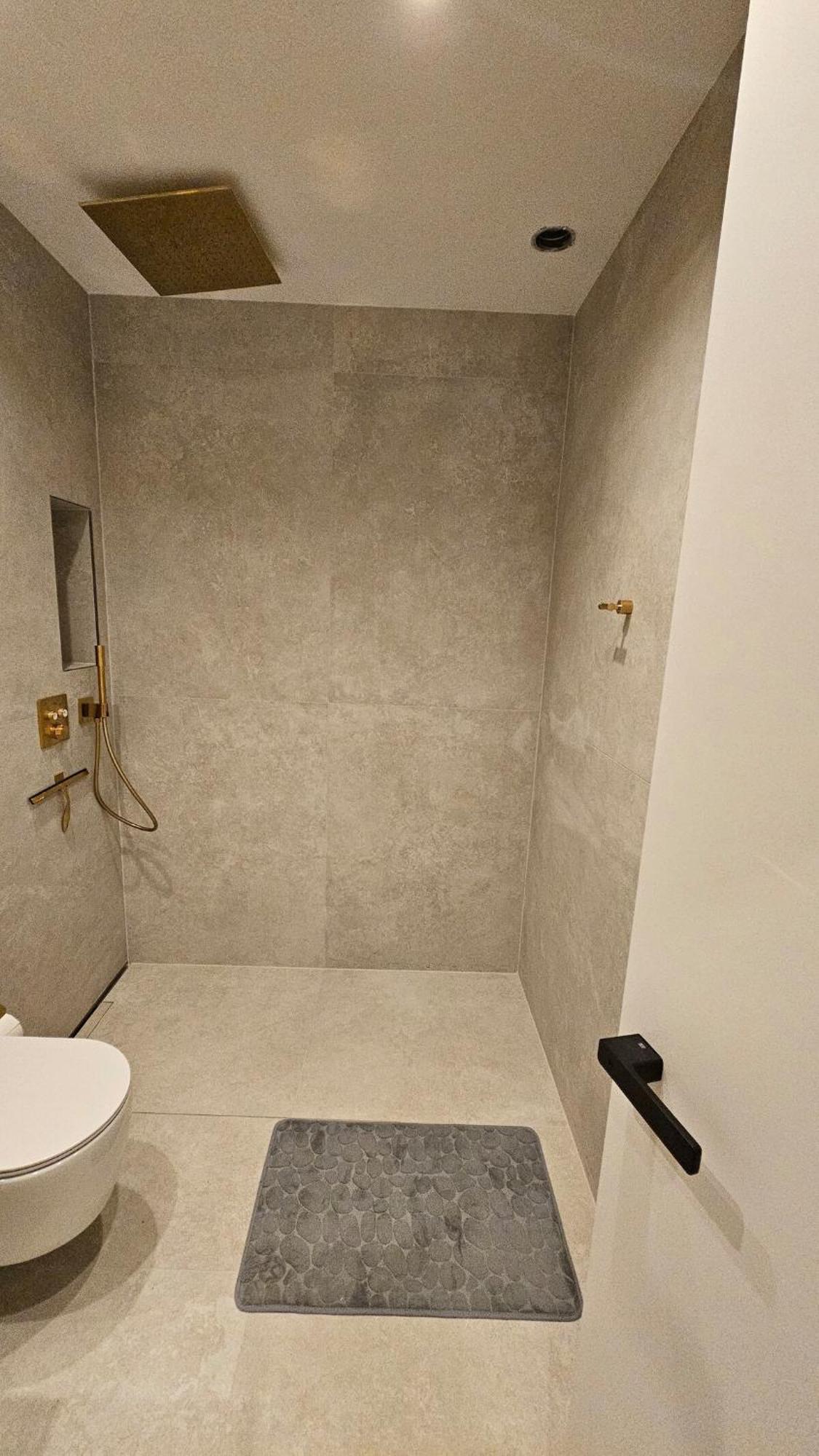 Ug Neubau - Pool, Gym, Sauna, Zweites Bad Extra Buchbar *